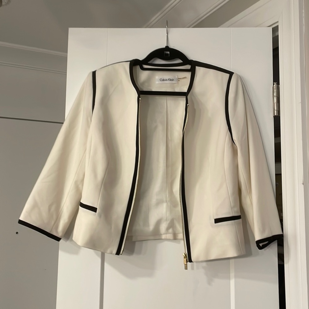 White Calvin Klein suit jacket with black trim - size 6